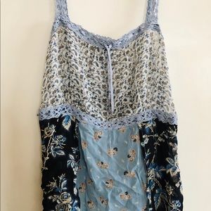 Light weight cute sleeveless top!